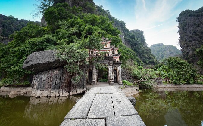 HOA LU -TRANG AN -MUA CAVE Full Day Including Boat Entrance Fees and Lunch - Key points at a glance