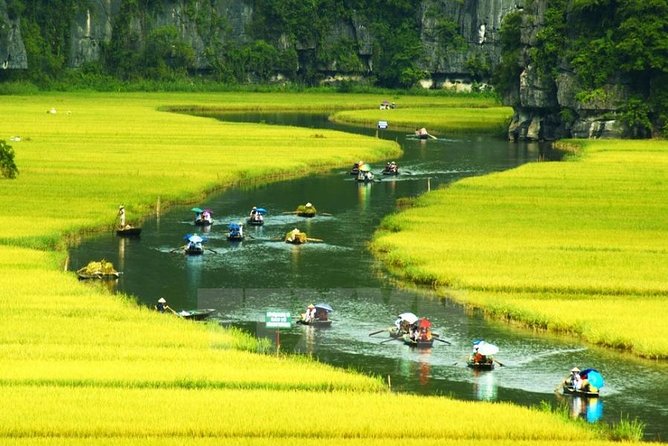 HOA LU -TRANG AN -MUA CAVE Full Day Including Boat Entrance Fees and Lunch - Hoa Lu and the Dinh and Le temples