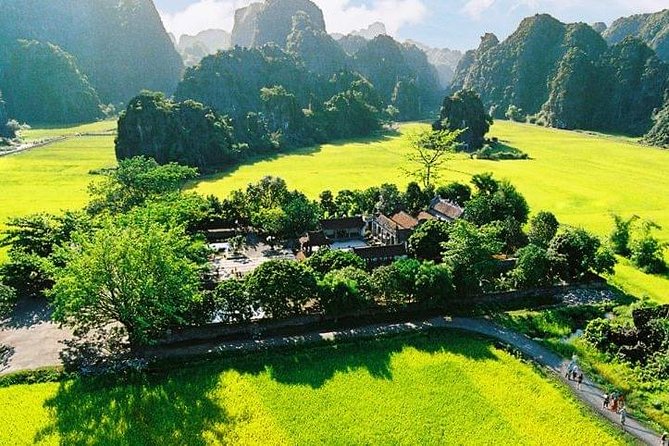 HOA LU -TRANG AN -MUA CAVE Full Day Including Boat Entrance Fees and Lunch - Lunch with goat meat and Vietnamese dishes