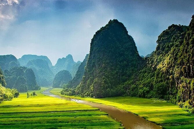 Hoa Lu – Trang An – Mua Cave Fullday Tour - Climbing Mua Cave for the Tam Coc view