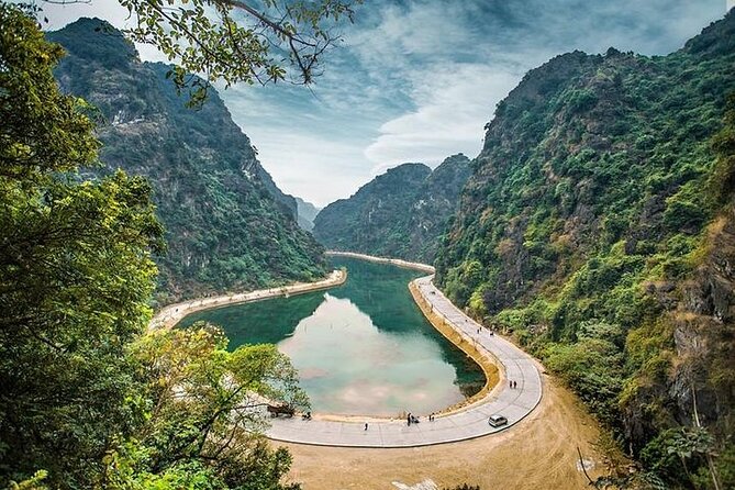 Hoa Lu – Trang An – Mua Cave Fullday Tour - Guide quality and group size