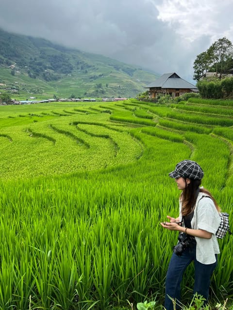 In Sapa: 1 Day Mountain Trek, Visit beautiful villages - The descent to Hang Da trades crowds for village life
