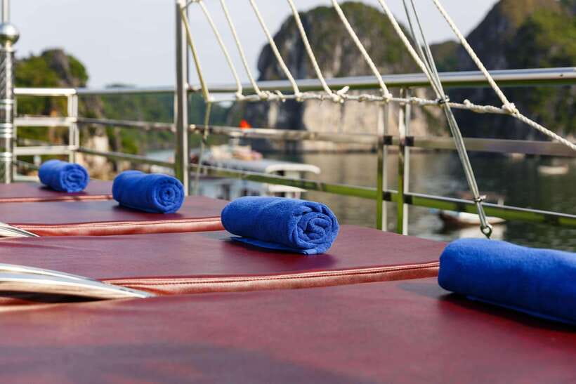 Lan Ha Bay: 2-Day Cruise with Meals, Activities and Pickup - Returning to the harbor and Hanoi