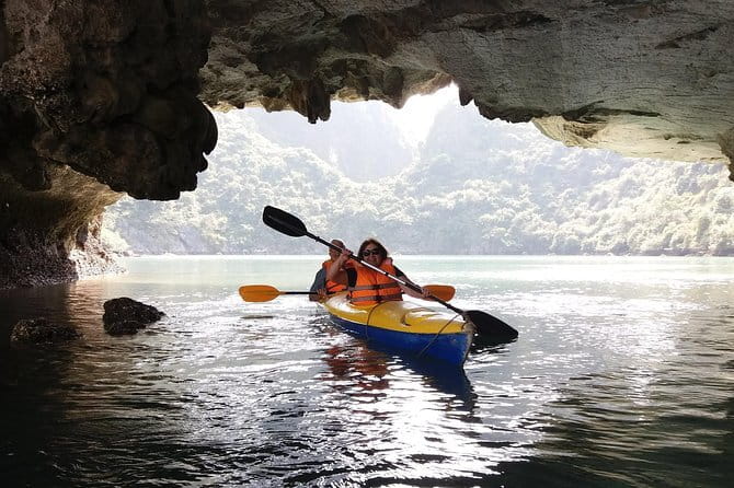 Lan Ha Bay 2 days tour with 3-star cruise - The morning ride from Hanoi to the harbor