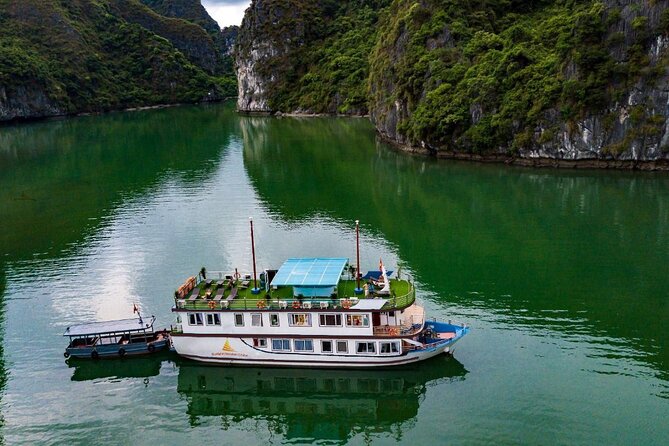 Lan Ha bay Boutique Cruise 2D/1N Tour: Kayaking & swimming at pristine places - Lunch while the islands come into view