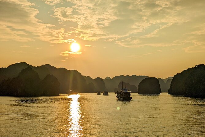 Lan Ha Bay Day Tour From Ha Noi - Daiichi Cruise (VIP1) - Viet Hai village and a look at older Cat Ba homes