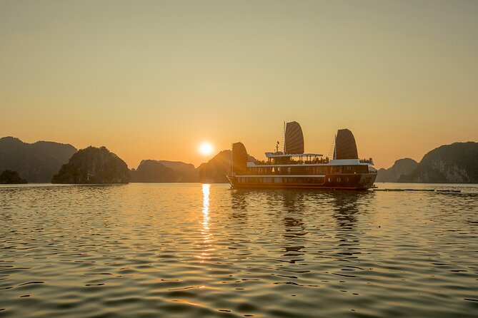 Lan Ha boutique & budget cruise 2D/1N: kayaking, swimming at pristine bay & meal - Kayaking through quiet water and limestone tunnels