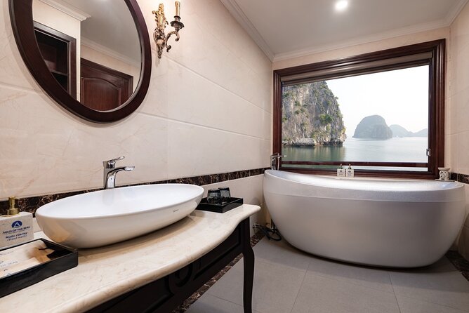 Lan Ha - Ha Long Bay 5Star cruise-Private balcony cabin 2day trip - Kayaking and swimming in Lan Ha Bay