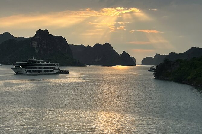 Lan Ha - Ha Long Bay 5Star cruise-Private balcony cabin 2day trip - Evening entertainment and the couples atmosphere