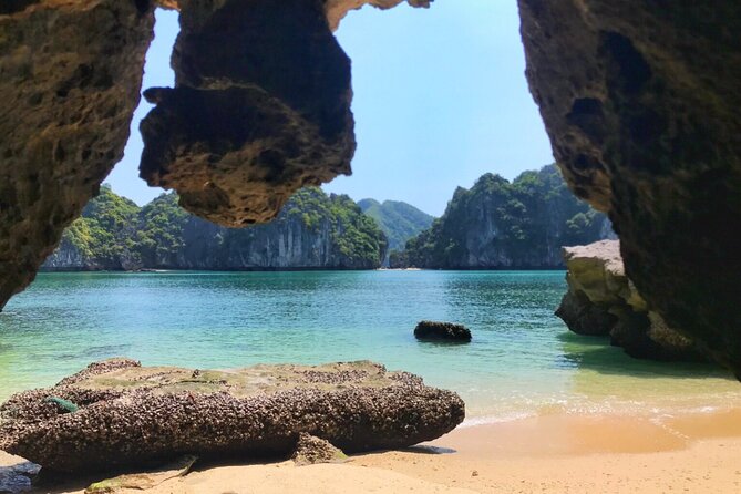 Lan Ha - Ha Long Bay - Dau Be island 2D/1N from Cat Ba in less touristy areas. - Day 1: Lan Ha Bay, fishing village, and the first kayak trip
