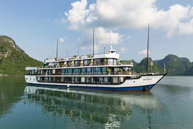 Le Theatre Cruise - Wonder on Ha Long & Lan Ha Bay 2 Days Tour - Sunrise Tai Chi and an early start