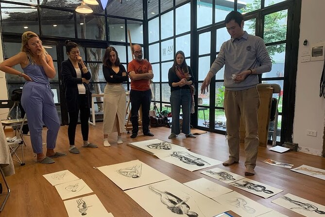 Life Drawing Class - Art Workshop at Art Tutor Hanoi - The supplied materials and how to use them