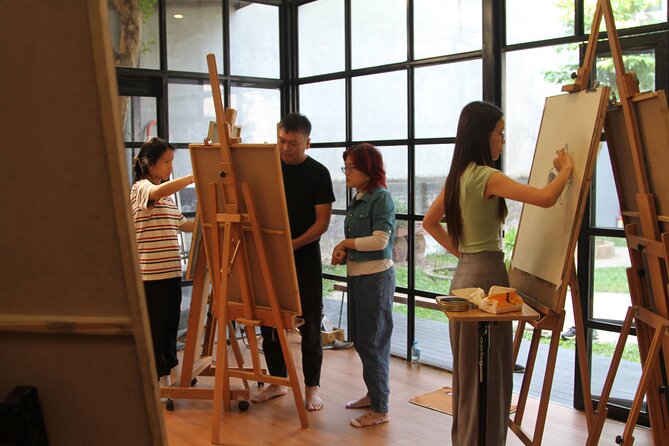 Life Drawing Class - Art Workshop at Art Tutor Hanoi - Why the teacher’s help matters