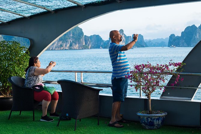 Luxury Halong Bay 1 Day on Cruises From Hanoi with Bus & Lunch - Vietnamese lunch with seafood onboard