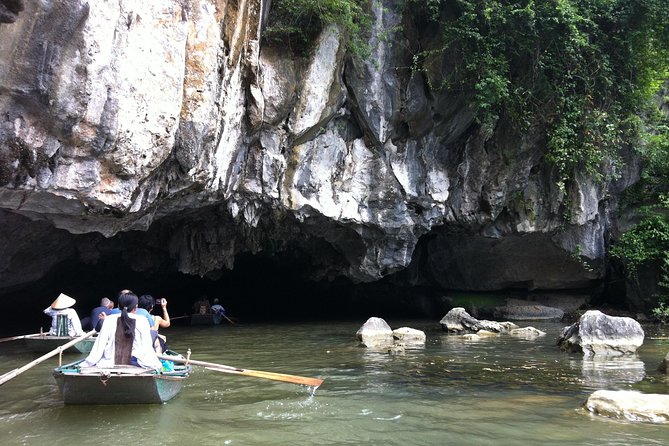 Luxury Hoa Lu Tam Coc Mua Cave Amazing View 1 Day Tour - Climbing the 500 steps at Mua Cave
