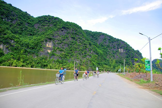 Luxury Hoa Lu Tam Coc Mua Cave Amazing View 1 Day Tour - The long return to Hanoi