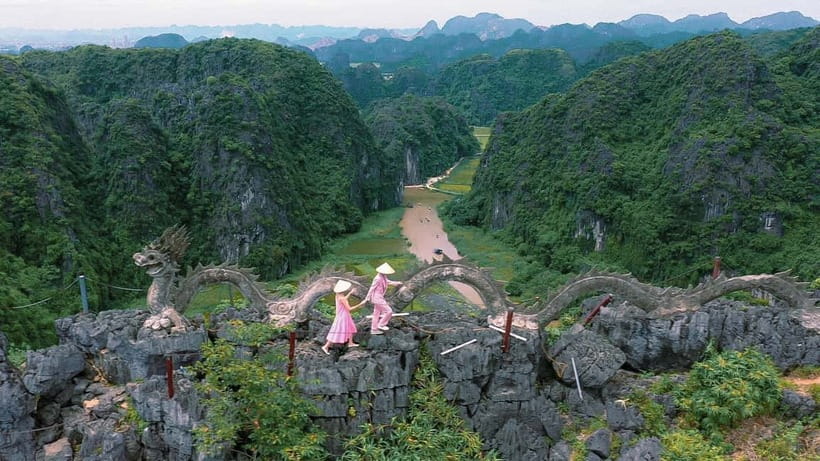 Luxury Limousine Tour: Hoa Lu, Trang An/Tam Coc & Mua Cave - A Vietnamese Lunch in Ninh Binh