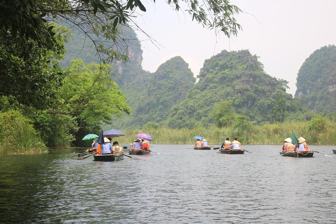 Luxury Limousine Trang An-Mua Cave - Bich Dong max 6-8 pax/ group - Lunch, then bicycles through the countryside