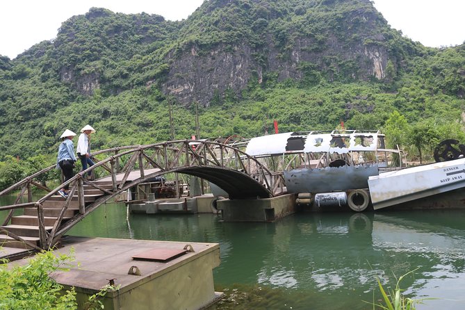 Luxury Limousine Trang An-Mua Cave - Bich Dong max 6-8 pax/ group - A local family visit and Bich Dong Pagoda