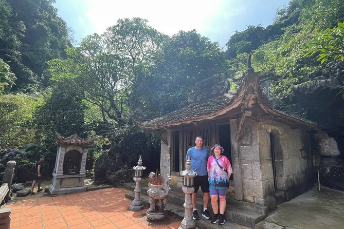 Luxury Ninh Binh Full Day Tour From Hanoi (Trang An - Hoa Lu) - Hoa Lu and the Dinh and Le dynasty temples