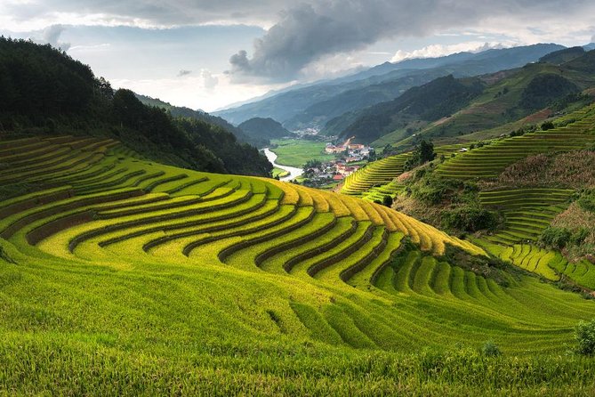 LUXURY SAPA TOUR 2D1N -Stay At 5 Star Hotel-Transfer by sleep bus - Guide quality can shape the whole trip