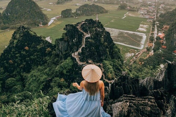 Luxury small Group Hoa Lu - Tam Coc - Mua Cave Max 6 - 8 pax/tour - Tam Coc by two-person sampan