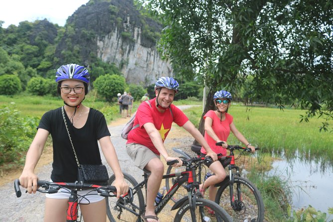 Luxury Tam Coc or Trang An-Mua Cave -Bich Dong Max 6 -8 pax/group - Mua Cave and the dragon-tail climb