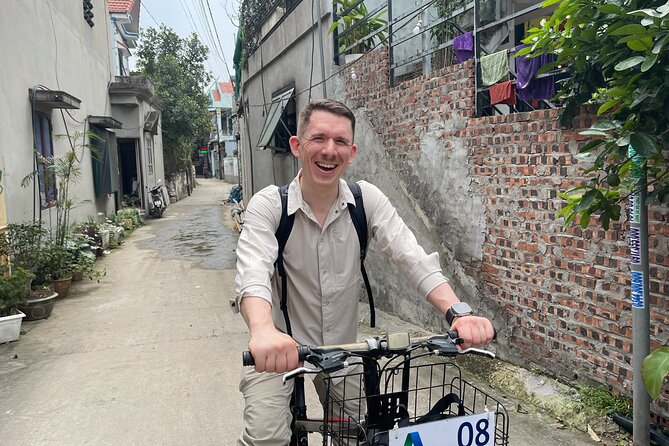Majestic Ninh Binh Discovery: Mua Cave & Tam Coc private tour - Cycling through villages and rice fields