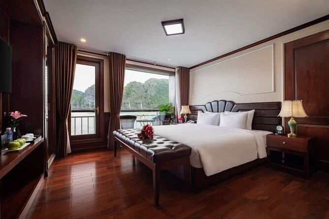 Mila Cruises 3 Day Explore Halong Bay from Hanoi - Day 2: Lan Ha Bay, kayaking, and Ba Trai Dao beach