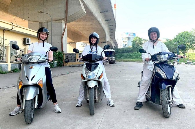 Motorbike Lesson in Hanoi - Preparing for the Ha Giang Loop