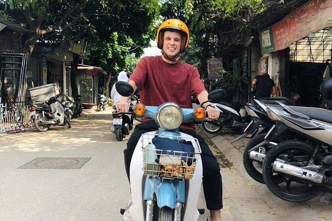 Motorbike Lesson in Hanoi - Meeting near West Lake and getting started