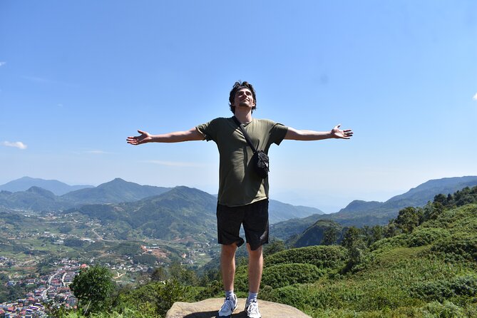 Muong Hoa Valley View & Village Trek in Sapa 1 Day - Walking the steep side of Muong Hoa Valley