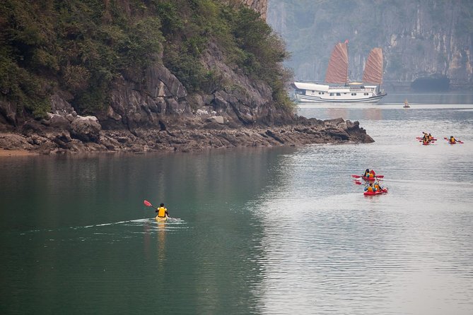 New Cruise Ha Long - CATAMARAN PREMIUM - Seafood lunch and the cooking demonstration