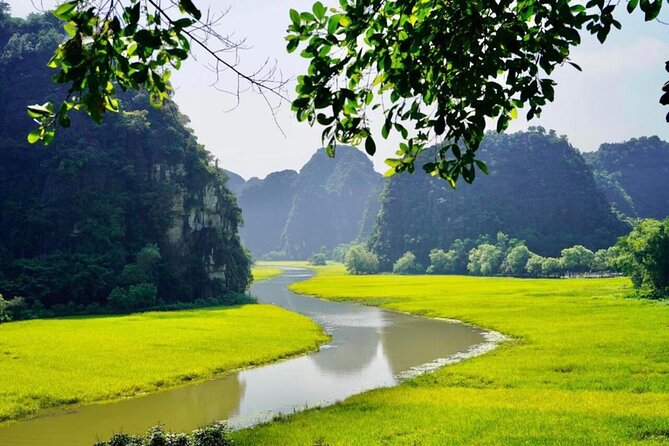 Ninh Binh 1 Day Trip With Mua Cave and Dragon Mountain Hiking - Hoa Lu’s temples and Vietnam’s early emperors
