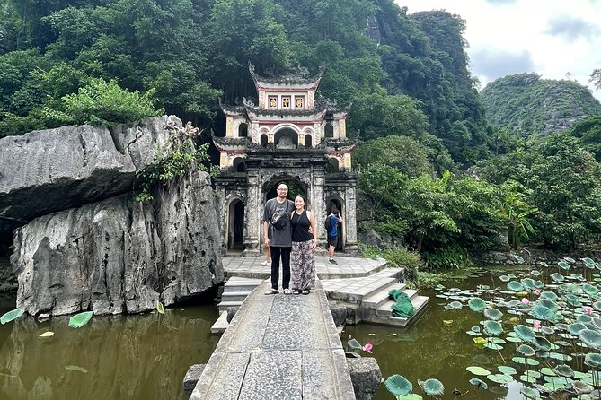 Ninh Binh 2 Days 1 Night - Small Group Tour From Hanoi - Van Lam Village market and a close look at local life