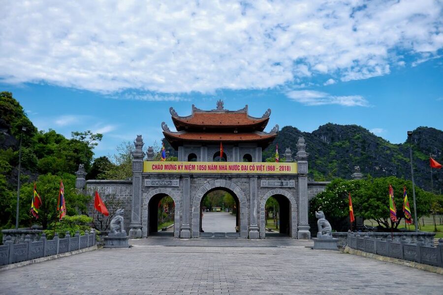 Ninh Binh Daily: Hoa Lu, Mua Cave, Tam Coc, Bike & Swimming - Sunset tea, fruit, and swimming