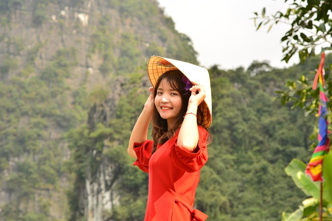 Ninh Binh Daily Tour: Hoa Lu - Am Tien Cave- Trang An boat ride - Tuyet Tinh Coc, a lake beneath limestone peaks