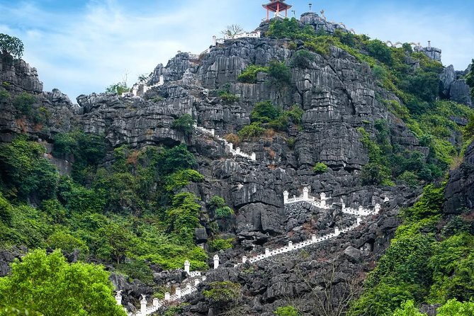 Ninh Binh Daily Tour: Hoa Lu -Mua Cave -Tam Coc- Bike-Swimming with Sunset Party - Tam Coc by sampan, the day’s calm center