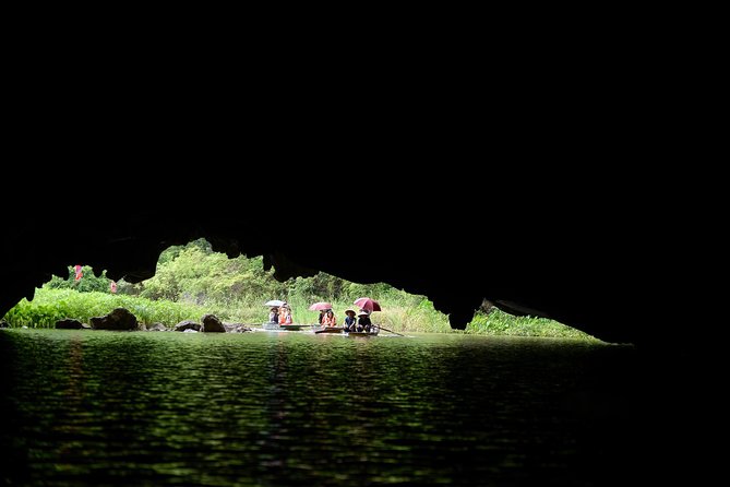 Ninh Binh Daily Tour: Hoa Lu - Tam Coc boat trip and Bike - Tam Coc by sampan through three grottoes