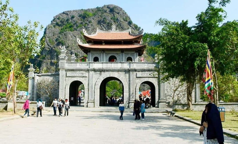 Ninh Binh Day Tour: Hoa Lu, Trang An Mua Cave, Boat Ride - Tam Coc by bamboo boat