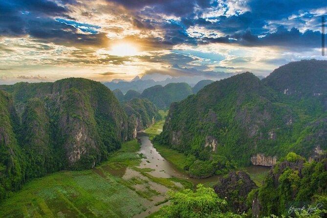 Ninh Binh Day Tour Tam Coc Mua Cave Hoa Lu Buffet Lunch Limousine - Rowing through Tam Coc’s three grottoes