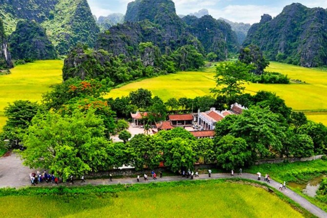 Ninh Binh Day Tour To Visit Hoa Lu -Tam Coc/ Trang An - Mua Cave - Mua Cave and the nearly 500-step climb