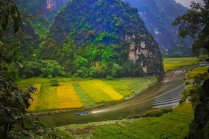 Ninh Binh Full Day Tour to Hoa Lu Tam Coc Mua Cave Buffet Lunch - Rowing through Tam Coc’s three grottos