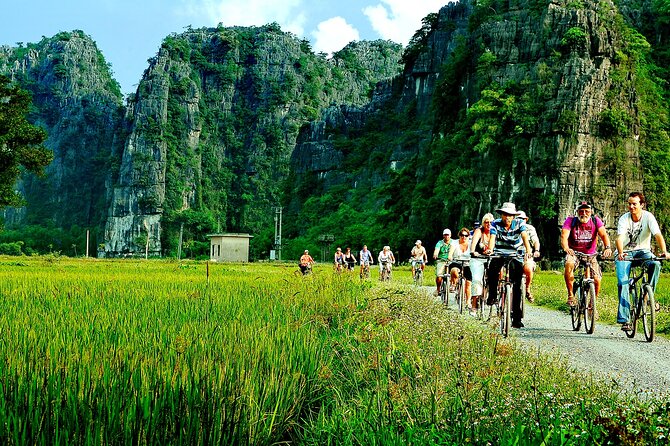 Ninh Binh Full Day Tour with Hoa Lu, Tam Coc and Mua Cave - Mua Cave and the 500-step climb