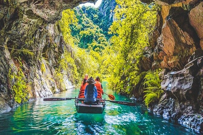 Ninh Binh Full-Day Trip to Trang An Mua Cave Hoa Lu Buffet Lunch - Mua Cave and the hilltop climb
