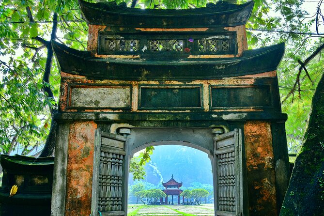 Ninh Binh Group Tour of 11 from Hanoi via Mua Cave Tam Coc Hoa Lu - Mua Cave and the climb to Lying Dragon Mountain