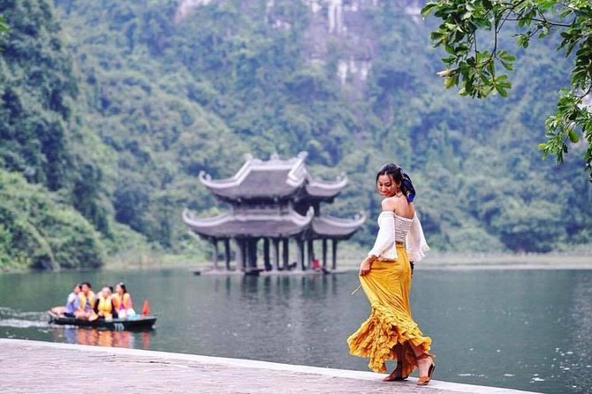 Ninh Binh Highlights Tour from Hanoi 1 or 2-Day - All Inclusive - Handling sales pressure on the river