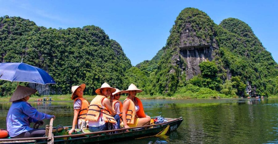 Ninh Binh: Hoa Lu, Mua Cave, and Trang An Tour and Boat Ride - Why this day works so well