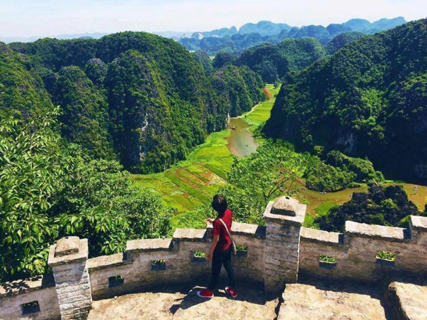Ninh Binh: Hoa Lu, Trang An and Mua Caves Hiking Day Trip - Lunch at the regional buffet