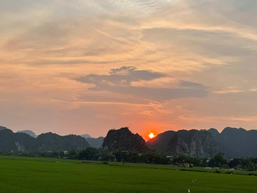 Ninh Binh Jeep Tour: Trang An Boat Ride, Bich Dong, Mua Cave - What the Driver Does, and What You Should Not Expect